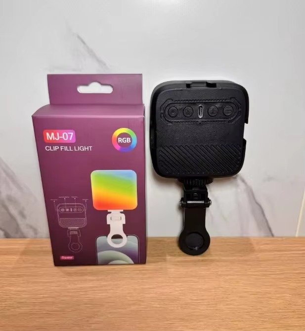 MJ-07 Mini Rechargeable LED Video Light RGB Camera Light - Image 3